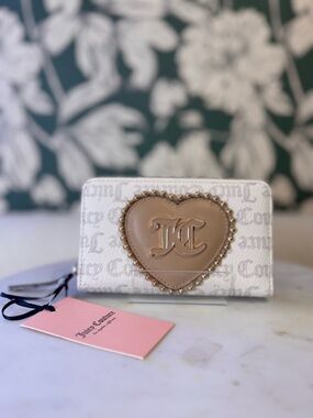 Juicy Couture White Zip Card Holder with Tan Heart Logo